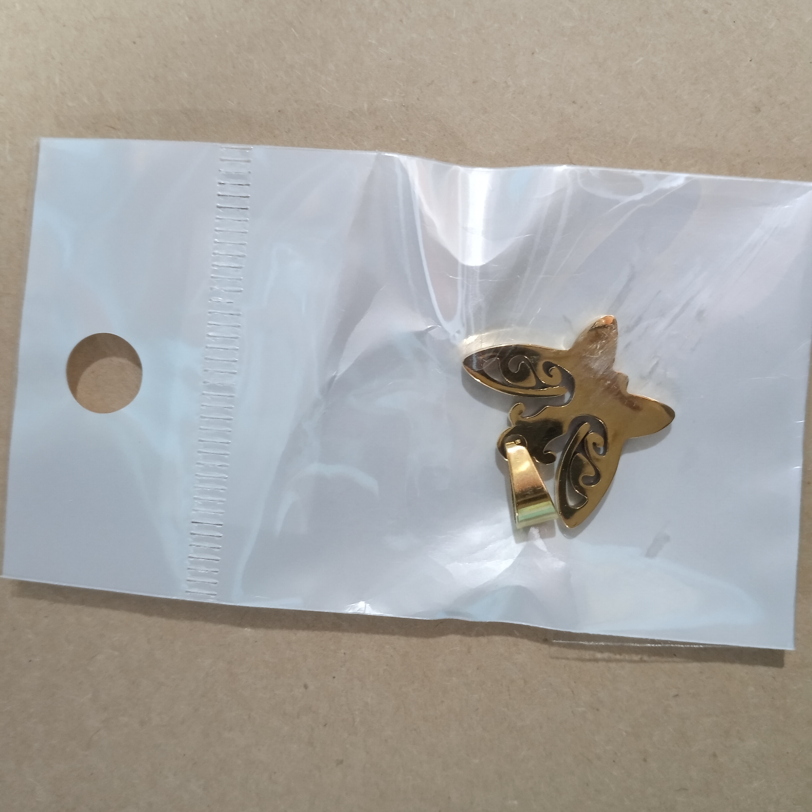 Dije mariposa dorada