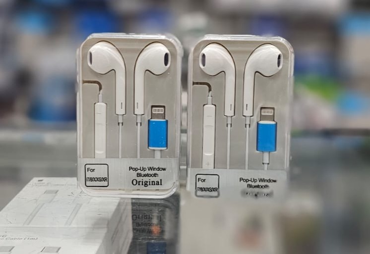 AURICULAR IPHONE EN CAJA ACRILICA OF